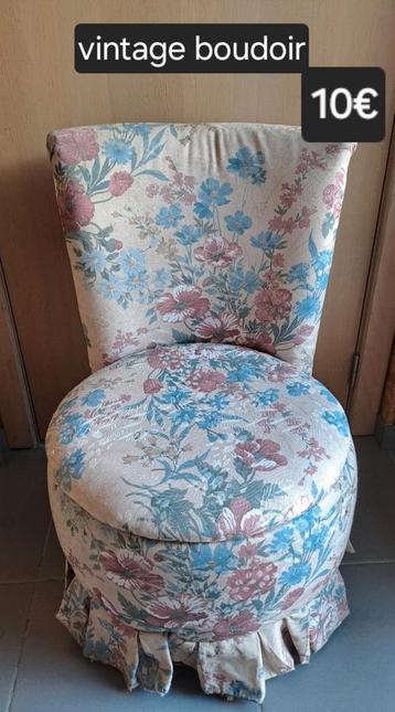 Vintage boudoir stoel beschikbaar voor biedingen
