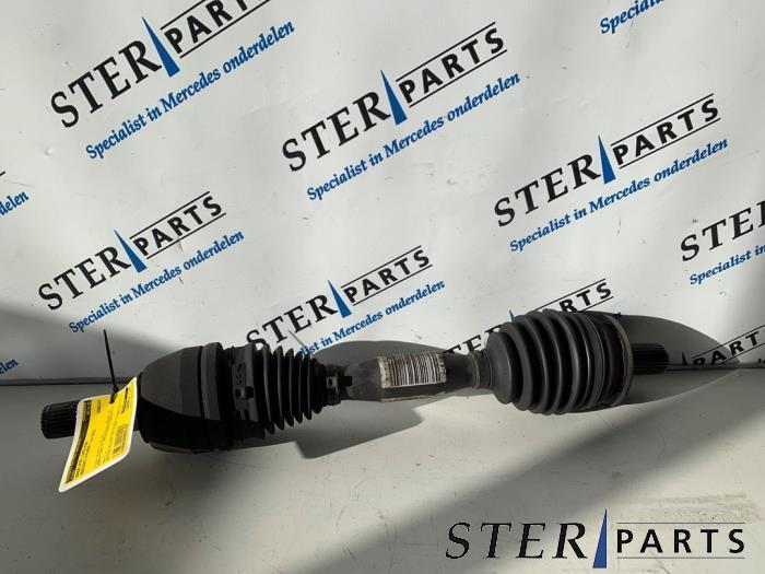 Arbre de transmission avant gauche d'un Mercedes B-Klasse, Autos : Pièces & Accessoires, Freins & Transmission, Mercedes-Benz