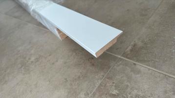 Witte MDF plinten 12mm dikte x 70mm hoogte (240cm lang, Enlèvement, Neuf, MDF, Plinthes