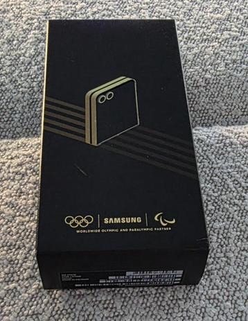 Nieuw! Samsung Galaxy Flip 6 GOLD 512gb. Olympic Edition beschikbaar voor biedingen