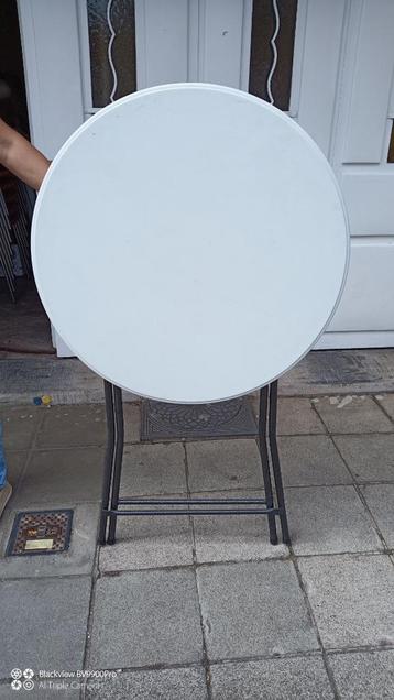 Table debout pliable beschikbaar voor biedingen