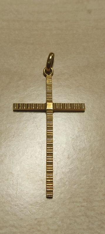 Pendentif Croix en or 18k poinçonné 4,5 gr 