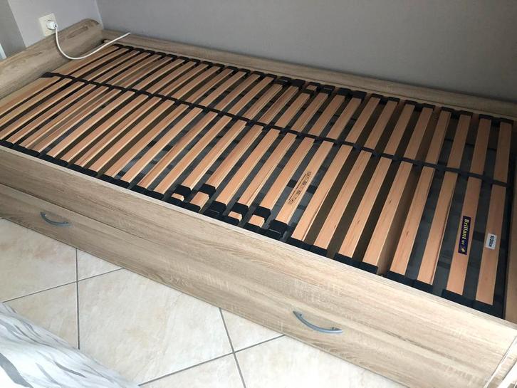 Eenpersoonsbed, Huis en Inrichting, Slaapkamer | Bedden, Zo goed als nieuw, Ophalen