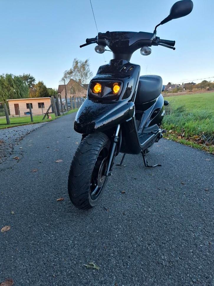 Yamaha booster, Fietsen en Brommers, Scooters | Yamaha, Zo goed als nieuw, Overige modellen, Klasse B (45 km/u), Tweetakt, Ophalen