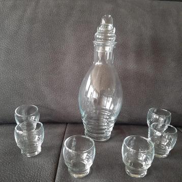 Leuke set karaf met 6 borrelglaasjes beschikbaar voor biedingen