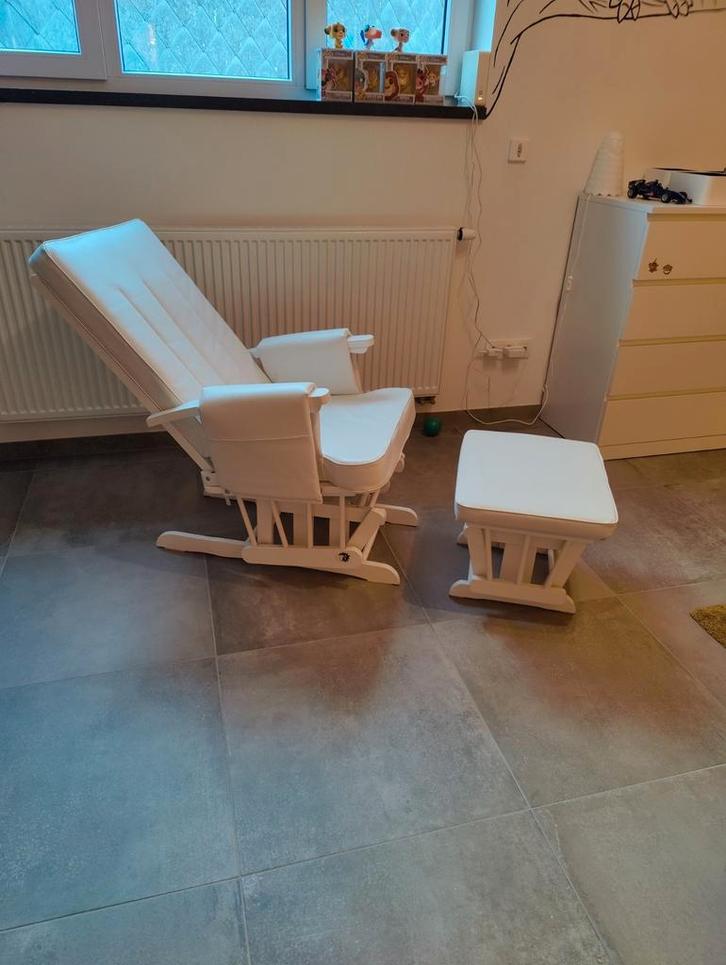 Schommelstoel met meebewegend voetbankje, Kinderen en Baby's, Kinderkamer | Tafels en Stoelen, Gebruikt, Ophalen
