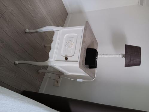 Tables de chevet, Huis en Inrichting, Slaapkamer | Nachtkastjes, Zo goed als nieuw, 55 tot 70 cm, Minder dan 45 cm, Hout, Ophalen