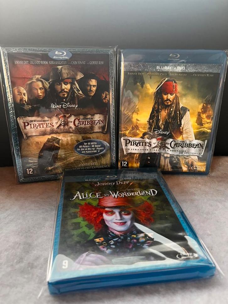 Pirates des Caraïbes + Alice au pays des merveilles Blu-ray, CD & DVD, Blu-ray, Comme neuf, Aventure, Enlèvement ou Envoi