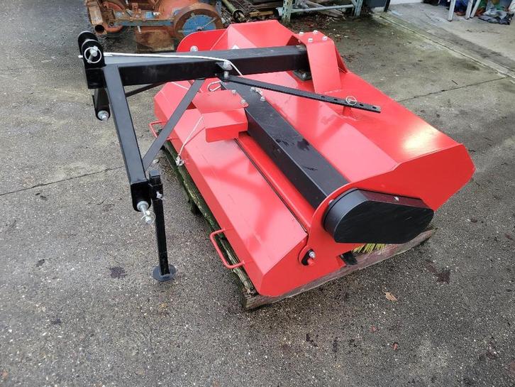 Veegmachine 1.25 mtr met opvangbak en cardan, Doe-het-zelf en Bouw, Reinigingsmachines, Zo goed als nieuw, Ophalen