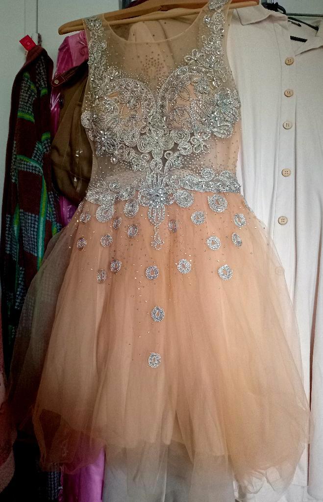 Robe de soirée, Vêtements | Femmes, Robes, Neuf, Taille 38/40 (M), Beige, Longueur genou, Enlèvement ou Envoi