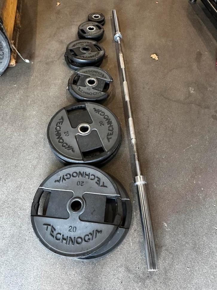 132,5kg Technogym Gewichten + Olympische Barbel, Sport en Fitness, Fitnessmaterialen, Gebruikt, Halterschijven, Ophalen