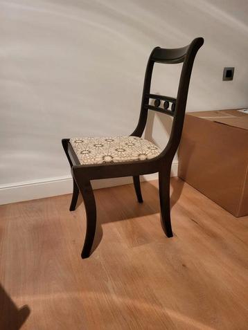 Eetkamerstoelen, hout. Vier stuks beschikbaar voor biedingen