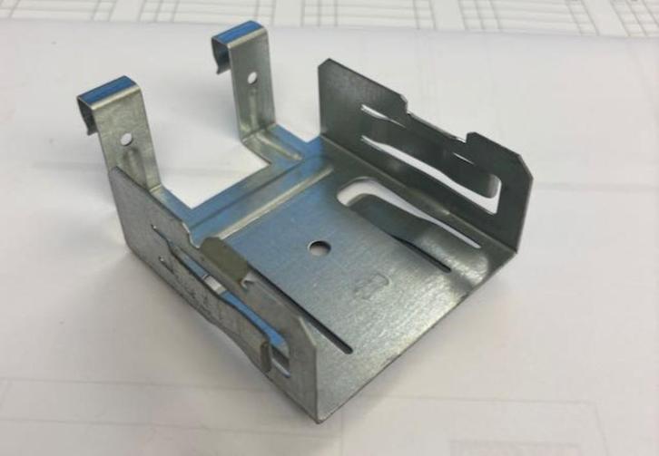 Kruiskoppeling voor hangplafonds, Doe-het-zelf en Bouw, IJzerwaren en Bevestigingsmiddelen, Nieuw, Overige typen, 50 tot 100 mm