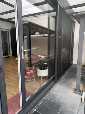 Groot schuifraam met vliegenraam 237x 451 beschikbaar voor biedingen