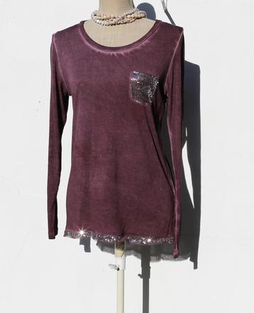 Zeer mooie T40-blouse beschikbaar voor biedingen