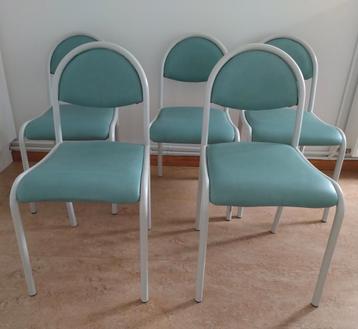 5 keukenstoelen (15 EUR/stoel) beschikbaar voor biedingen
