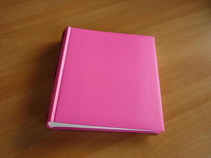 Fuchsia roze groot fotoalbum met satijnen lint van Hema, TV, Hi-fi & Vidéo, Albums photo & Accessoires, Album photo, Enlèvement ou Envoi