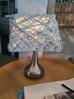 Tafellampje met witte rieten kap, Enlèvement, Comme neuf, Métal, Moins de 50 cm