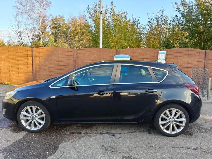 Opel Astra J - inclusief winterbanden op stalen velg., Auto's, Opel, Particulier, Astra, ABS, Airconditioning, Boordcomputer, Centrale vergrendeling