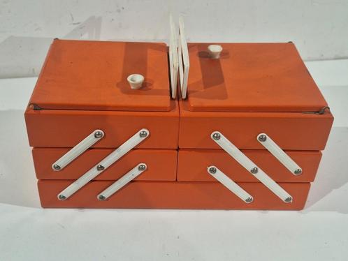 vintage naaikoffertje , naai koffer , naaikoffer, Retro look, Hobby en Vrije tijd, Naaien en Fournituren, Zo goed als nieuw, Ophalen of Verzenden
