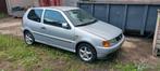 Volkswagen Polo 1998, 143000km (sportieve look) met extra, Auto's, Voorwielaandrijving, 4 cilinders, Handgeschakeld, Grijs