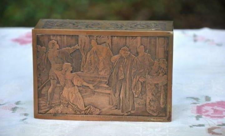 § boite sculptée cuivre rouge et jaune sculptée, Antiquités & Art, Enlèvement ou Envoi, Cuivre