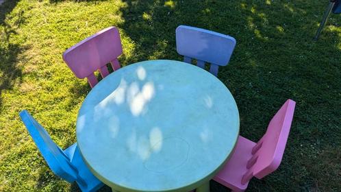Kleurrijke kindertafel met 4 stoelen,ideaal voor buiten, Kinderen en Baby's, Speelgoed | Speeltafels, Gebruikt, Ophalen