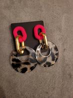 Nieuwe grote roze oorbellen met luipaardsluiting, Handtassen en Accessoires, Oorbellen, Nieuw, Ophalen of Verzenden, Roze