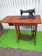ANTIEKE NAAIMACHINE met teafel SINGER, Antiek en Kunst, Antiek | Naaimachines, Ophalen