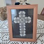Gekantklost kruisje in houten kader, Minder dan 50 cm, Gebruikt, Ophalen of Verzenden, Minder dan 50 cm