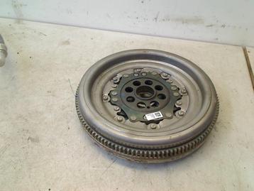 VLIEGWIEL Volkswagen CC (358) (06J105266AE) beschikbaar voor biedingen