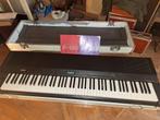 Clavier Yamaha P150 flight case et siège, Muziek en Instrumenten, Keyboards, 88 toetsen, Zo goed als nieuw, Ophalen