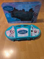 Valise avec plusieurs tiroirs de rangement de maquillage., Enlèvement