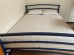 Metalenbed met lattenbodem en matras, Huis en Inrichting, Slaapkamer | Matrassen en Bedbodems, Ophalen, Gebruikt, 140 cm, Twijfelaar