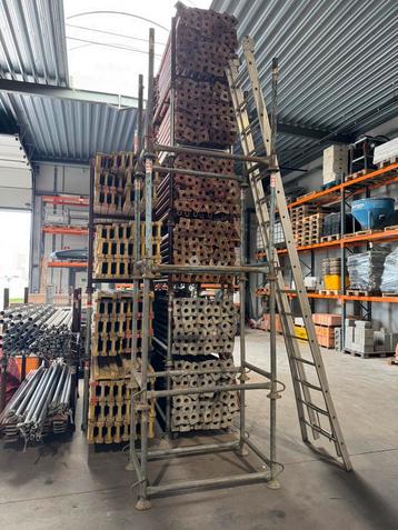 4x schoren containers beschikbaar voor biedingen
