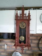 HANGKLOK MET HOUTEN DRAAIWERK, Ophalen