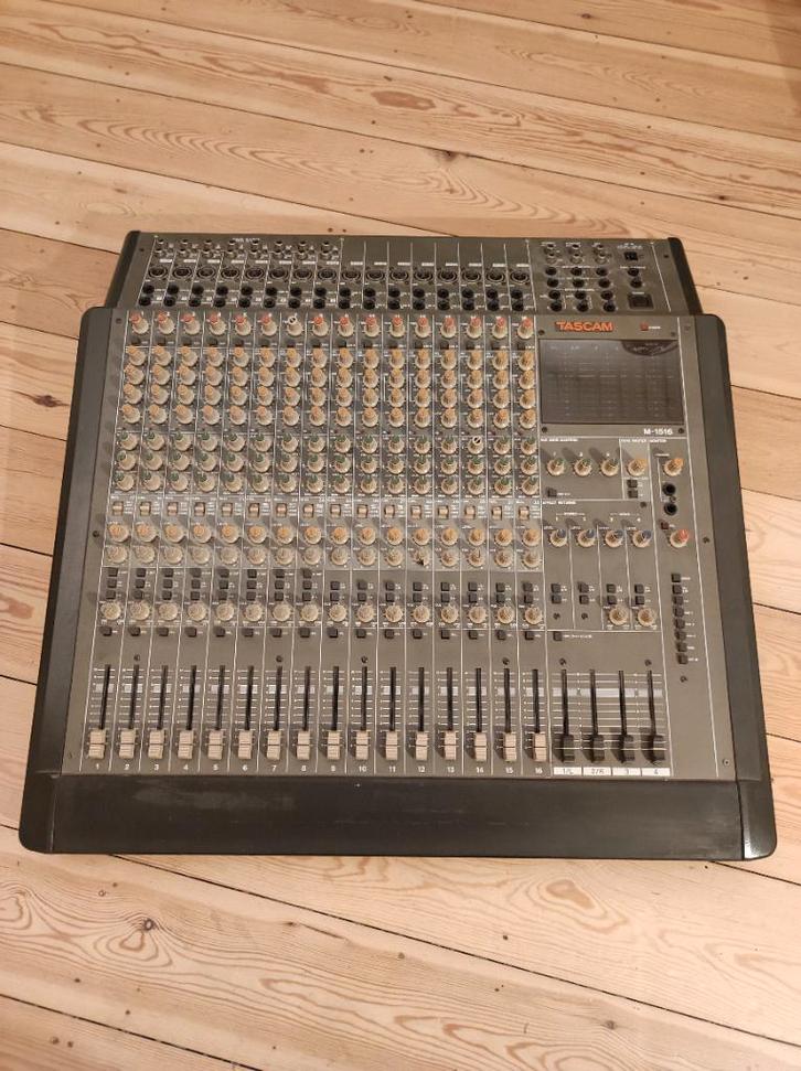 Tascam M1516 Analog Mixer, Musique & Instruments, Tables de mixage, Utilisé, 10 à 20 canaux, Entrée micro, Enlèvement