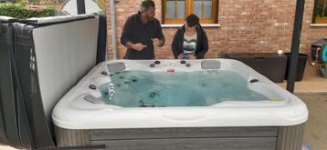 jacuzzi 6 pls Adriatica Wellis full avec service 0476885653 beschikbaar voor biedingen