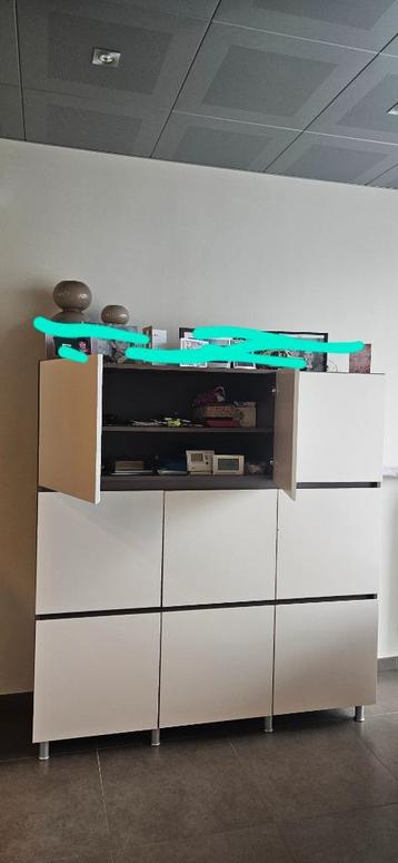 kast beschikbaar voor biedingen