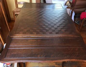 Massief houten tafel met inlegwerk + 2 verlengstukken beschikbaar voor biedingen