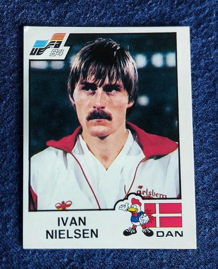 Panini sticker voetbal ' Euro 1984 - Ivan Nielsen '  #68, Collections, Articles de Sport & Football, Neuf, Affiche, Image ou Autocollant