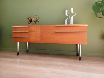 Vintage dressoir kast  beschikbaar voor biedingen
