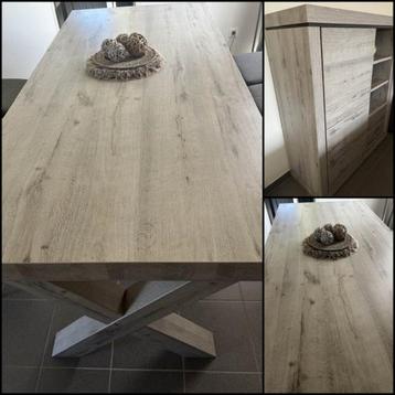 Eetkamer tafel x poten en buffetkast beschikbaar voor biedingen
