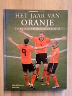 Het Jaar Van Oranje Het Wk In Zuid-Afrika In Woord En Beeld, Livres, Livres de sport, Comme neuf, Enlèvement ou Envoi, Sport de ballon