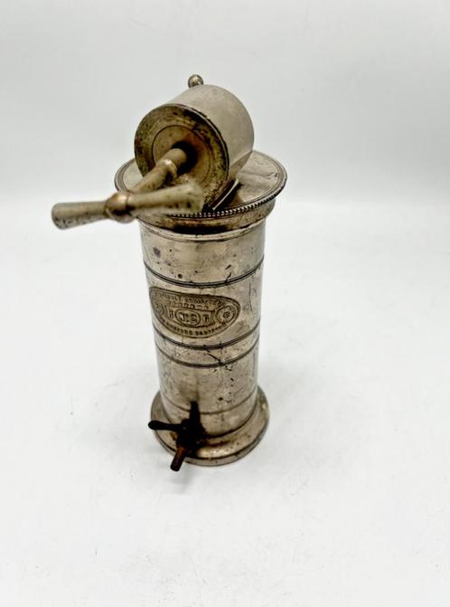 Voormalige vaginale irrigator van Dr. Egusier No. A.K.2 gepa, Antiek en Kunst, Antiek | Brons en Koper, Koper, Ophalen of Verzenden