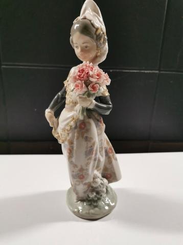 Valencia girl with flowers. Lladro. Juan Huerta  beschikbaar voor biedingen