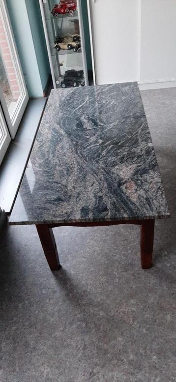 Salontafel met marmeren blad beschikbaar voor biedingen
