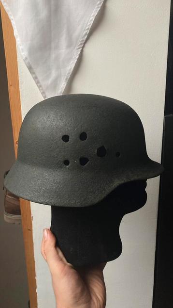 M35/40 stahlhelm battle damaged casque allemand beschikbaar voor biedingen