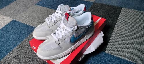 nike dunk Low QS silver Surfer 44, Kleding | Heren, Schoenen, Nieuw, Ophalen of Verzenden