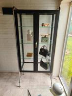 Vintage vitrinekast, Ophalen